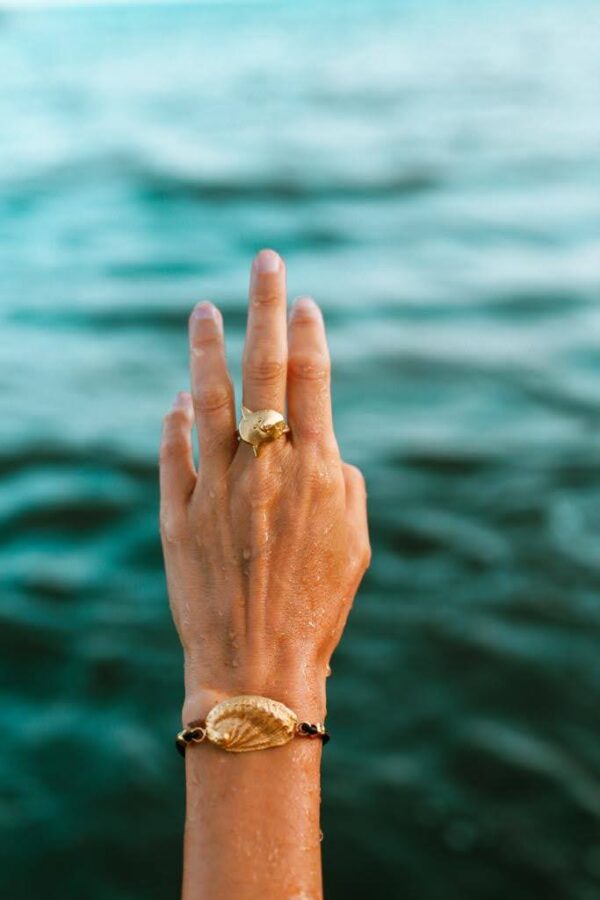 Pulsera Oreja De Mar Mediana Oro